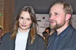 Karolina Szymczak i Piotr Adamczyk na warszawskiej premierze filmu "Miłość po angielsku"