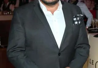 Piotr Gąsowski odpoczywa w Hiszpanii z rodziną. Dołączył do niego Maciej Dowbor 