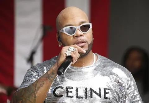 6-letni syn Flo Ridy wypadł z piątego piętra. Jest w ciężkim stanie