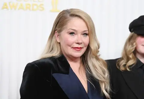 Christina Applegate wycofuje się z show-biznesu. Przekaz ukryła na lasce