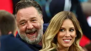 Russell Crowe na wakacjach z młodszą o 26 lat partnerką. Kim jest Britney Theriot?