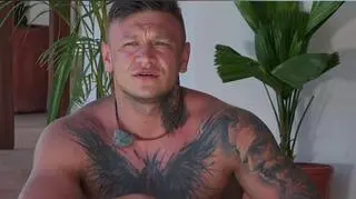 Marek z "HP" pokazał efekty ćwiczeń. Stoi odmieniony u boku ukochanej