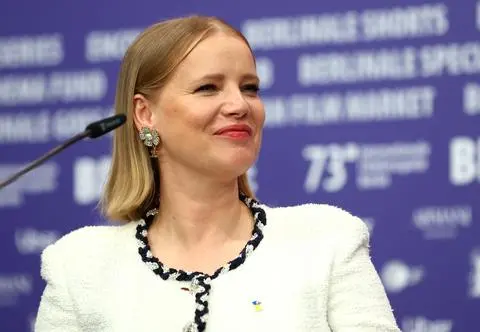 Joanna Kulig w kontrowersyjnym outficie Chanel. Ewa Minge komentuje: "Świat zwariował"