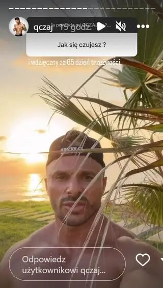 Qczaj odpoczywa na wakacjach i świętuje trzeźwość