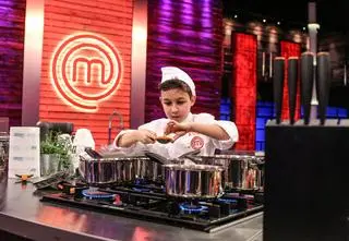 Kuba Tomaszczyk zwycięzcą "MasterChefa". Poznaliśmy go jako dziecko - jak się zmienił?