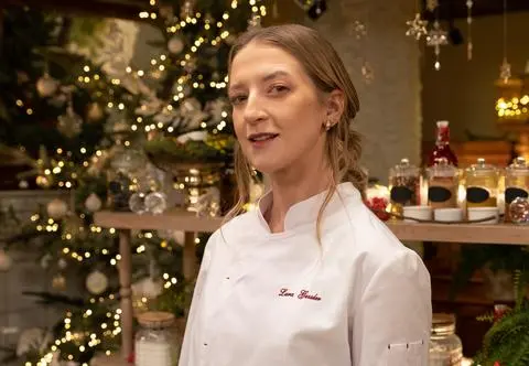 Lara Gessler uwieczniła wspólne ubieranie choinki. "Rodzina to jest siła"