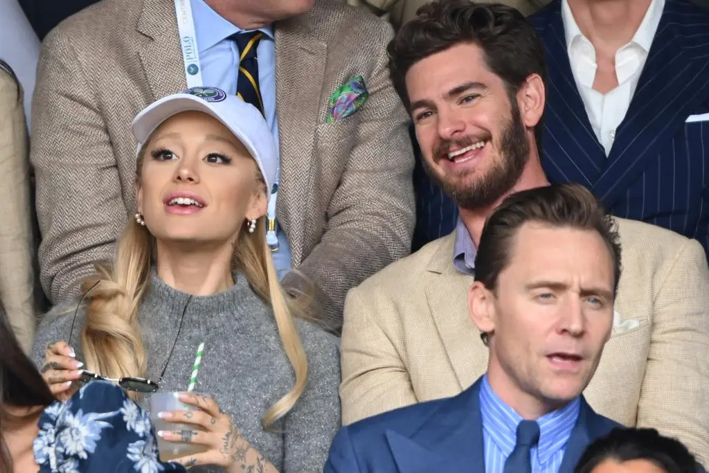 Gwiazdy na Wimbledonie 2023. Ariana Grande, Andrew Garfield i Tom Hiddleston