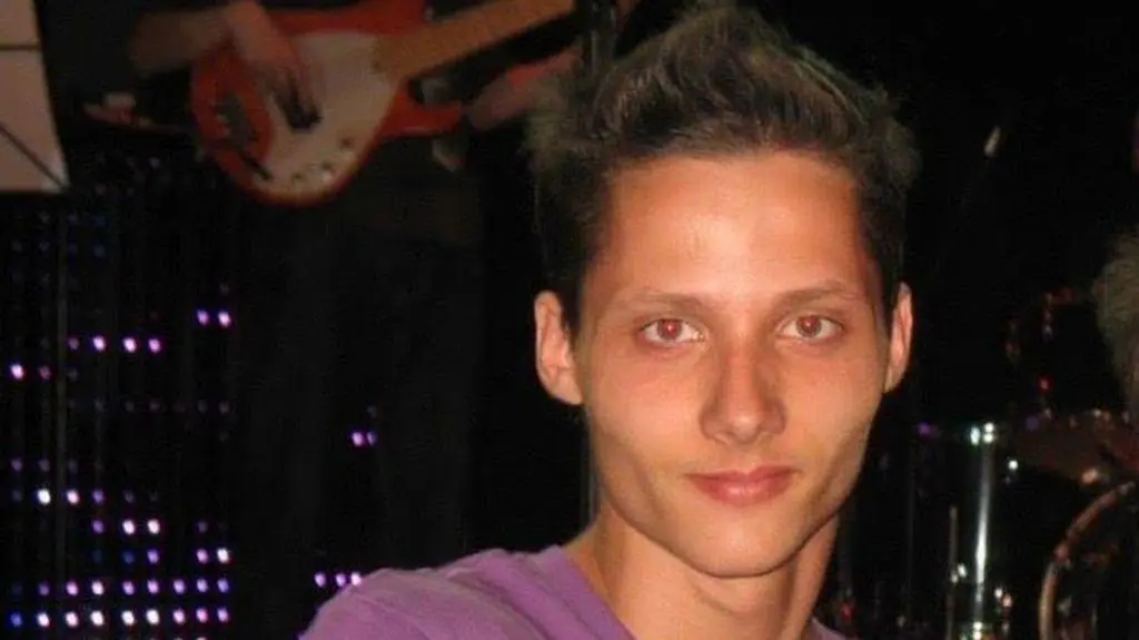 Dominik Gumienny z "Gogglebox. Przed telewizorem". Jak wyglądał kiedyś?