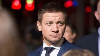 Jeremy Renner pokazał nogi po wypadku. Aktor relacjonuje rehabilitację