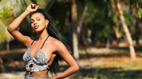 "Hotel Paradise All Stars". Natalia "Nana" Majos 