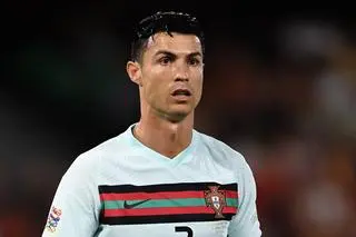 Cristiano Ronaldo pali papierosy?