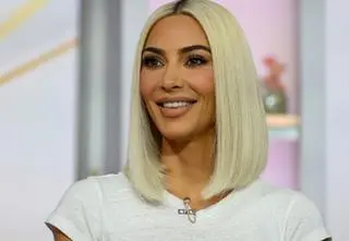 Kim Kardashian w naturalnej odsłonie. Jak naprawdę wyglądają jej włosy?