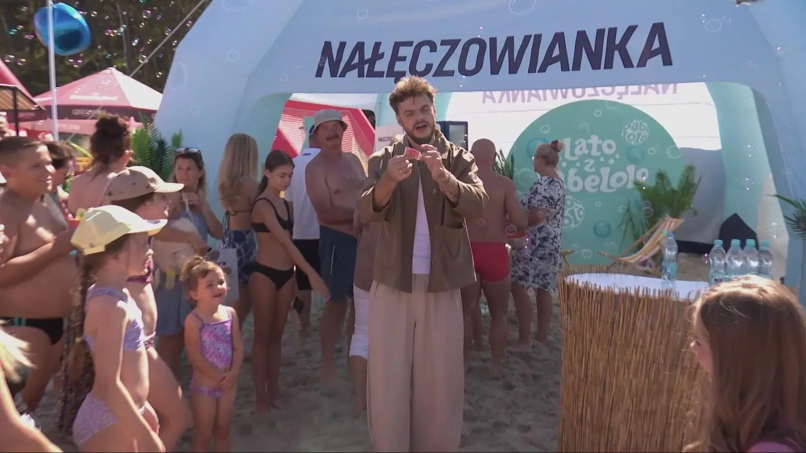Z Nałęczowianką łapie spontaniczne chwile. Czarek Czaruje o ojcostwie, inspiracjach i magii codzienności