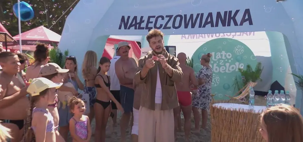 Z Nałęczowianką łapie spontaniczne chwile. Czarek Czaruje o ojcostwie, inspiracjach i magii codzienności
