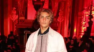 Syn Matthew McConaugheya na paryskim Fashion Weeku Levi McConaughey jest kopią taty