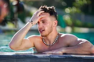 Janek Wojciechowski z "Hotelu Paradise 8"