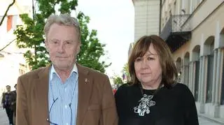 Tak oświadczył się Daniel Olbrychski. Przebrał się za...  generała w szlafroku