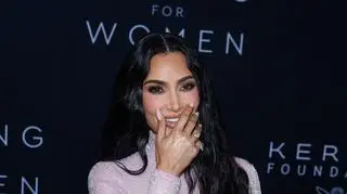 Kim Kardashian spóźniona na pokaz Victorii Beckham. Widzowie zdegustowani