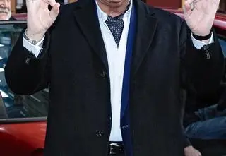 Grób Krzysztofa Krawczyka zniszczony przez wandali. "Żyjemy w kraju zawistnych ludzi"