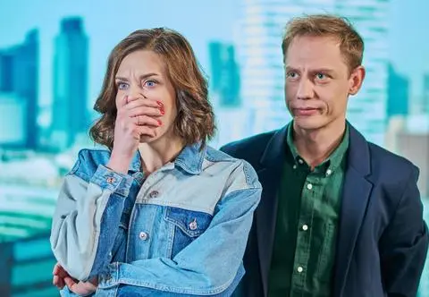 "Na Wspólnej", odcinek 3705. Policja przeszukuje pracowników telewizji. Roma wpadnie?