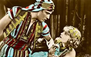 Rudolph Valentino w filmie "Szejk"