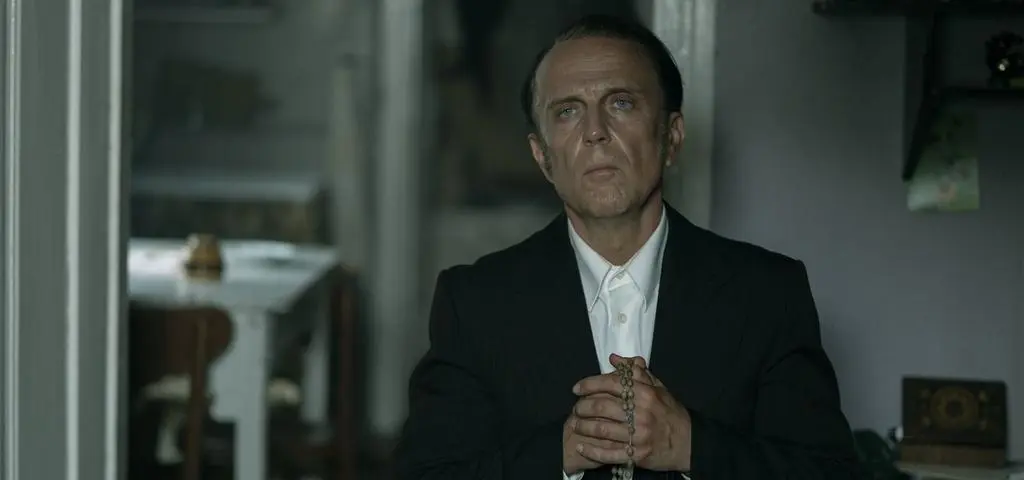 Łukasz Simlat w serialu "Wśród nocnej ciszy"