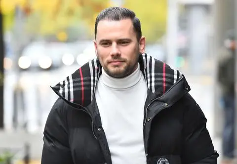 Grzegorz Collins dodał zdjęcie z córkami. Jego wyznanie  może zaskoczyć