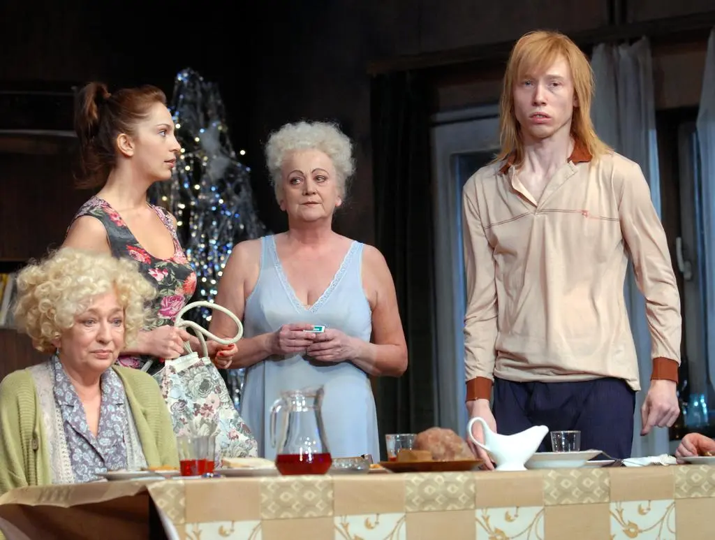 Aktorka debiut teatralny zali liczyła w 1975 roku