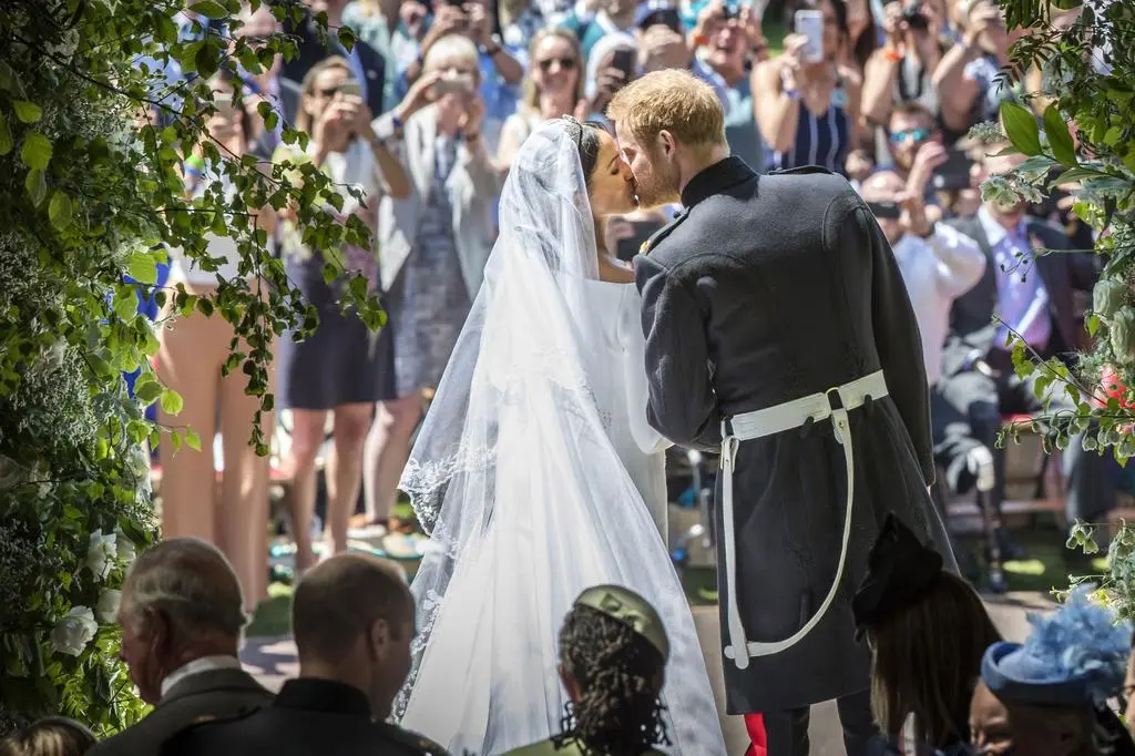 Para po ślubie otrzymała tytuły księżnej i księcia Sussex