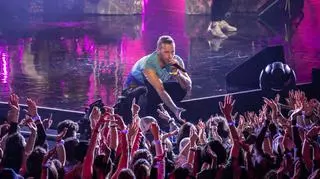 Chris Martin z Coldplay z publicznością