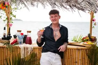 Jacek Kania z "Hotel Paradise 7"