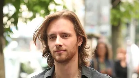 Maciej Musiał pokazał zdjęcie z mamą. "To twoja siostra?"