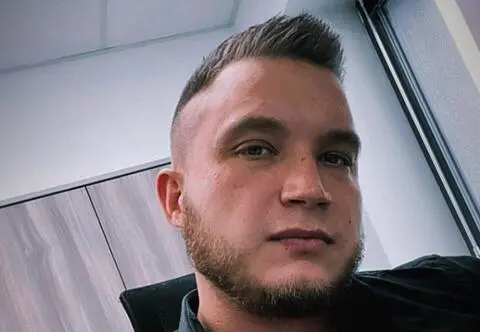 Kamil Borkowski ze "ŚOPW" zdradził, czy nadal jest w związku. Zdjęcie z wakacji wiele wyjaśnia