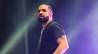 Strzelanina przed rezydencją Drake'a. Jeden z ochroniarzy został ranny