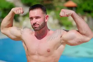 Kacper Bleja z "Hotelu Paradise 8" 