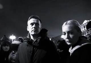 Aleksiej Nawalny nie żyje. U jego boku ponad 20 lat stała żona Julia. "On nie mógł zrobić inaczej"
