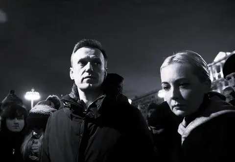 Aleksiej Nawalny nie żyje. U jego boku ponad 20 lat stała żona Julia. "On nie mógł zrobić inaczej"