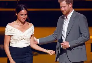 Meghan Markle jak księżna Diana na Invictus Games. Pocałowała księcia Harry'ego