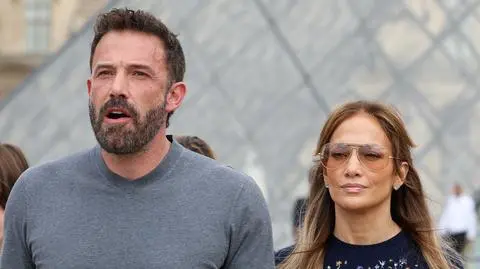 Jennifer Lopez świeżo po ślubie zwiedza Luwr z Benem Affleckiem