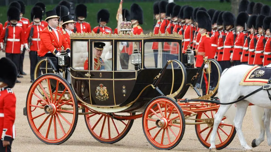 Król Karol III na Trooping the Colour 2024
