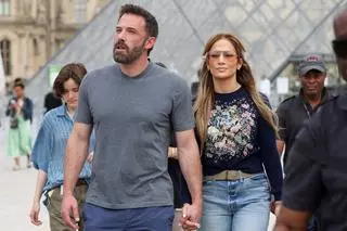 Jennifer Lopez świeżo po ślubie zwiedza Luwr z Benem Affleckiem