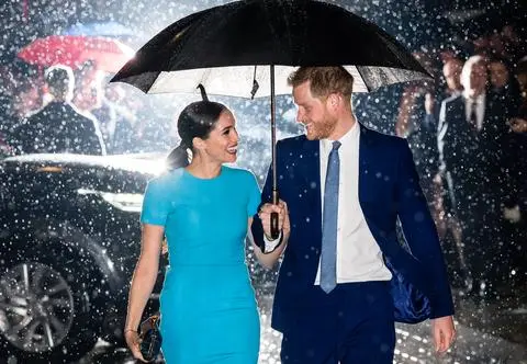 Żyją na przekór rodzinie królewskiej. Historia miłości Meghan Markle i księcia Harry'ego
