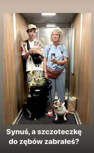 Dorota Szelągowska z synem w windzie