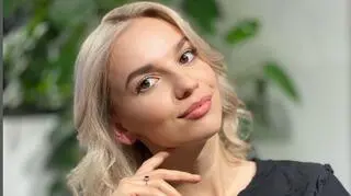 Oliwia Ciesiółka ze "ŚOPW" w objęciach tajemniczego mężczyzny. Wygląda oszałamiająco