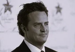 Najbliżsi Matthew Perry'ego uczcili go w wyjątkowy sposób. Pomogą uzależnionym