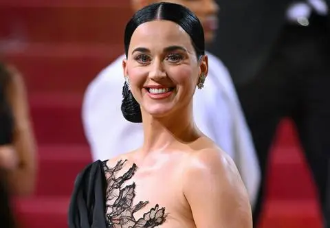 Katy Perry rzucała jedzeniem na koncercie. Nagranie jest hitem sieci