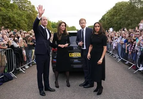 William i Harry spóźnili się na spotkanie przed Windsorem 45 minut. Wszystko przez SMS
