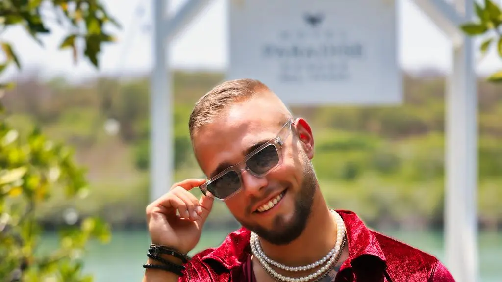 "Hotel Paradise All Stars". Łukasz Książkiewicz, czyli Blondino Lationo