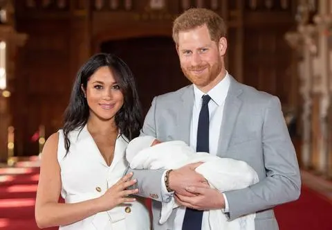 Dzieci Meghan Markle i księcia Harry'ego otrzymają tytuły książęce? Zaskakująca odpowiedź