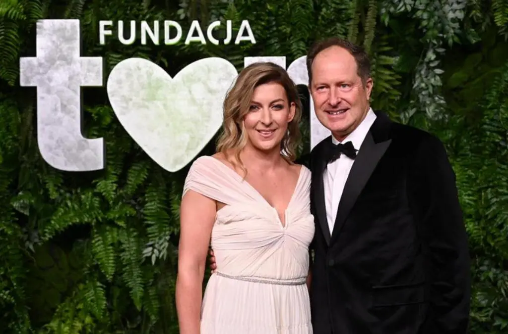 Ambasador USA Marek Brzeziński i jego partnerka Olga Leonowicz na Balu Fundacji TVN